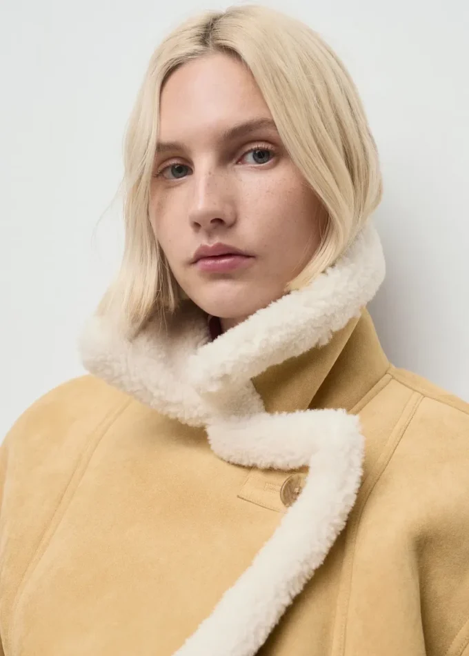 Bunda z umělé semišové kůže s límcem z umělé ovčí kůže Bunda z umělé semišové kůže s límcem z umělé ovčí kůže