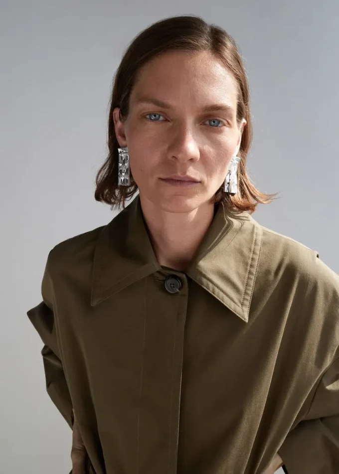 Dlouhý bavlněný trenčkot se skrytými knoflíky Dlouhý bavlněný trenčkot se skrytými knoflíky