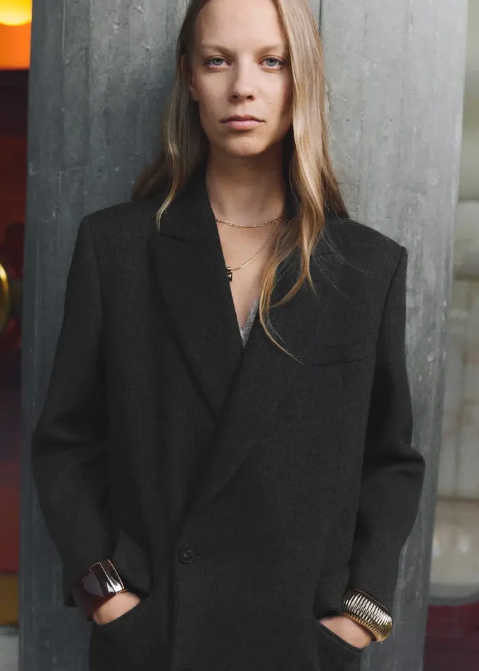 Dlouhý dvouřadový kabát