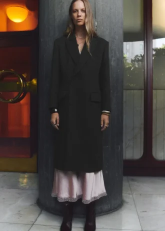 Dlouhý dvouřadový kabát