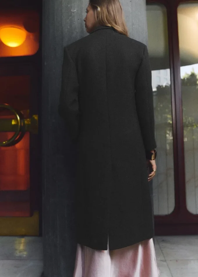 Dlouhý dvouřadový kabát