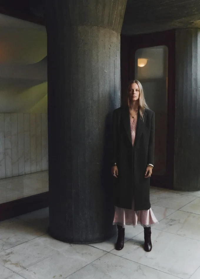 Dlouhý dvouřadový kabát