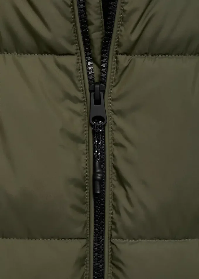 Dlouhý kabát s vycpanou podšívkou Dlouhý kabát s vycpanou podšívkou