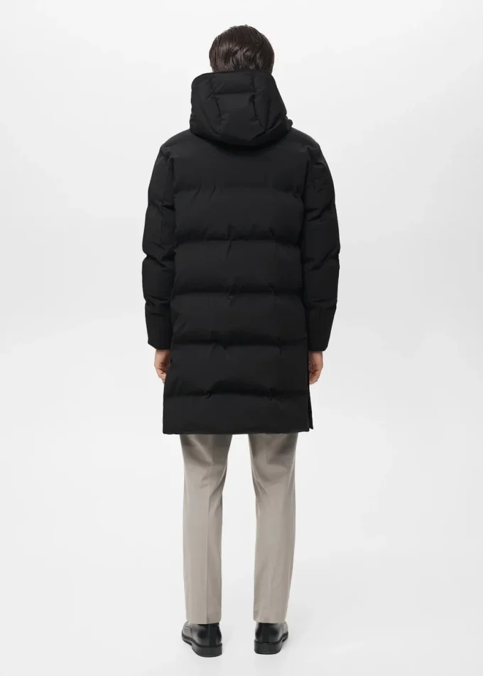 Dlouhá nepromokavá tkaná bunda s výplní Thermolite®. Dlouhá nepromokavá tkaná bunda s výplní Thermolite®.