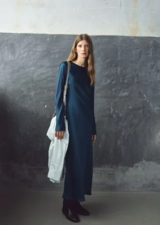 Dlouhé saténové šaty