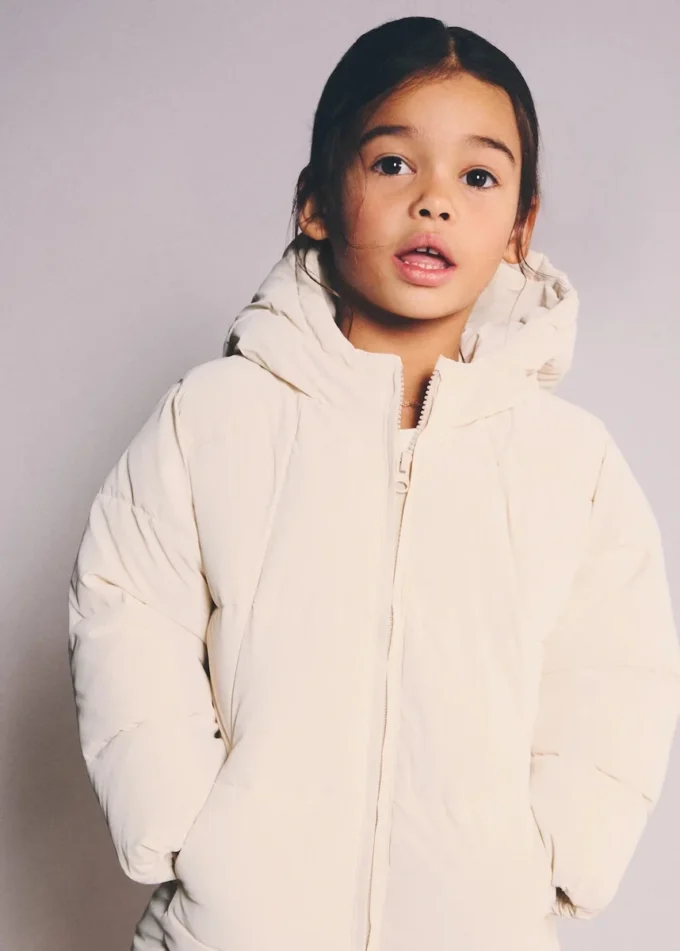 Dlouhá vycpaná bunda s kapucí Dlouhá vycpaná bunda s kapucí