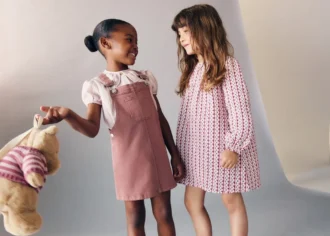 Džínové šaty s kapsami Džínové šaty s kapsami