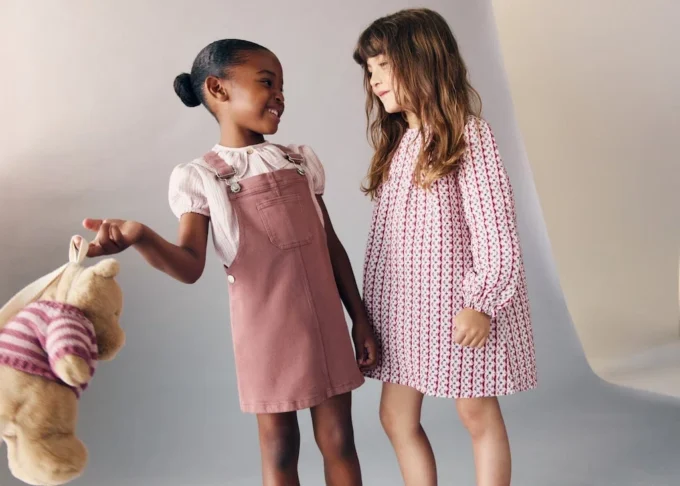 Džínové šaty s kapsami Džínové šaty s kapsami