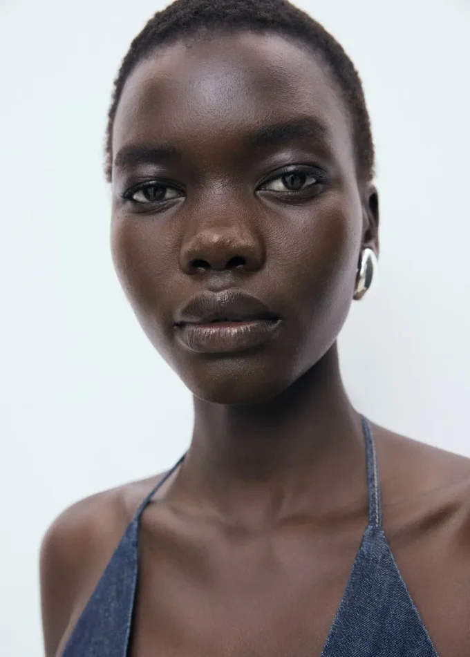 Džínová halenka s výstřihem do V a mašlí Džínová halenka s výstřihem do V a mašlí