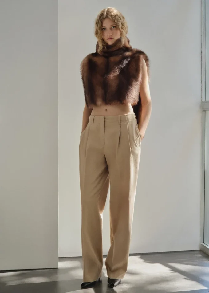 Džínové kalhoty s rovnými nohavicemi a puky Džínové kalhoty s rovnými nohavicemi a puky