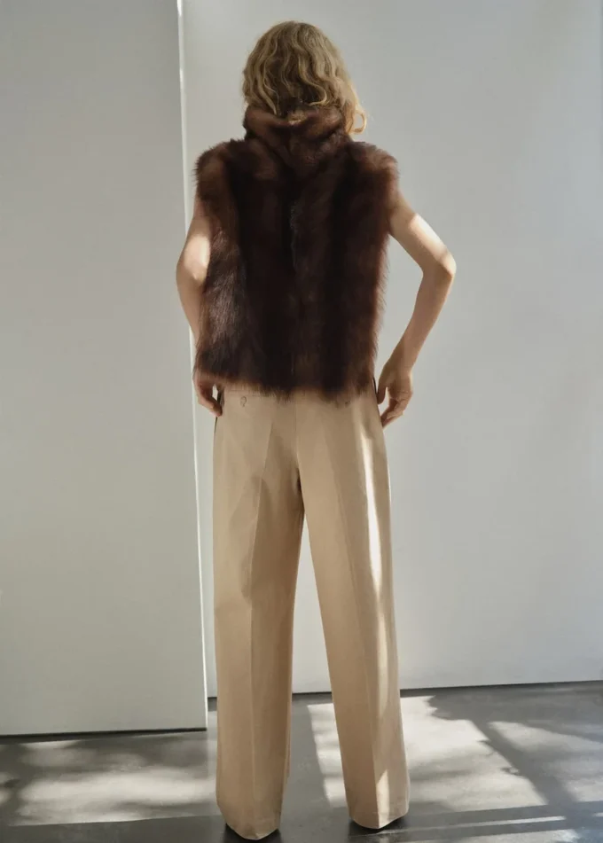 Džínové kalhoty s rovnými nohavicemi a puky Džínové kalhoty s rovnými nohavicemi a puky