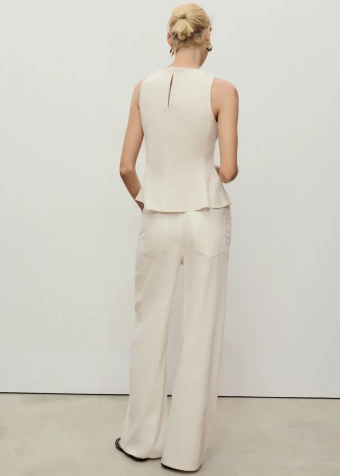 Džínové kalhoty se širokými nohavicemi a páskem Džínové kalhoty se širokými nohavicemi a páskem