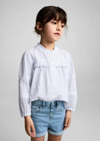 Džínové kraťasy s ohrnutými nohavicemi