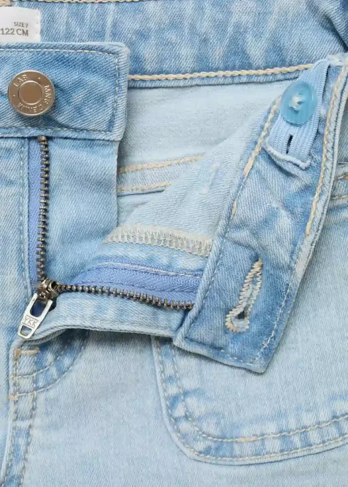 Džínové kraťasy s rovným střihem Džínové kraťasy s rovným střihem