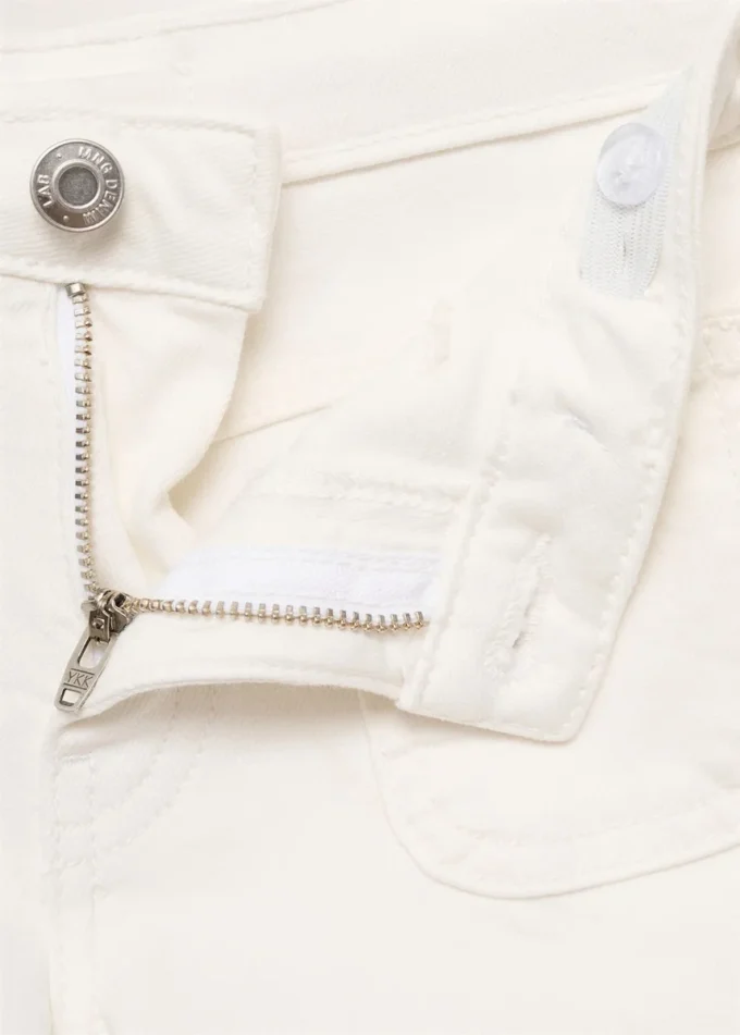 Džínové kraťasy s rovným střihem Džínové kraťasy s rovným střihem