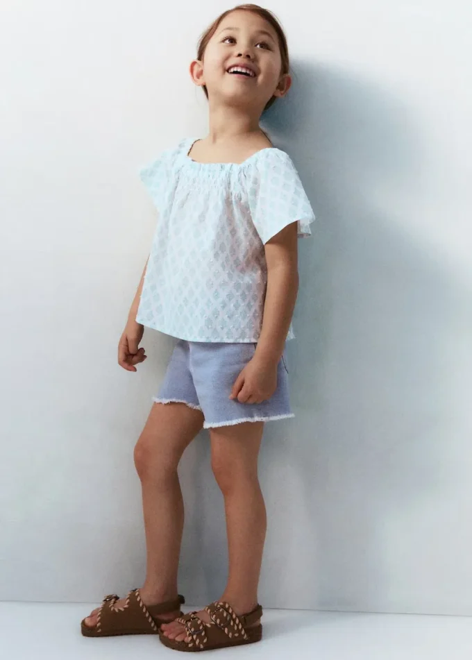 Džínové kraťasy s roztřepeným lemem Džínové kraťasy s roztřepeným lemem