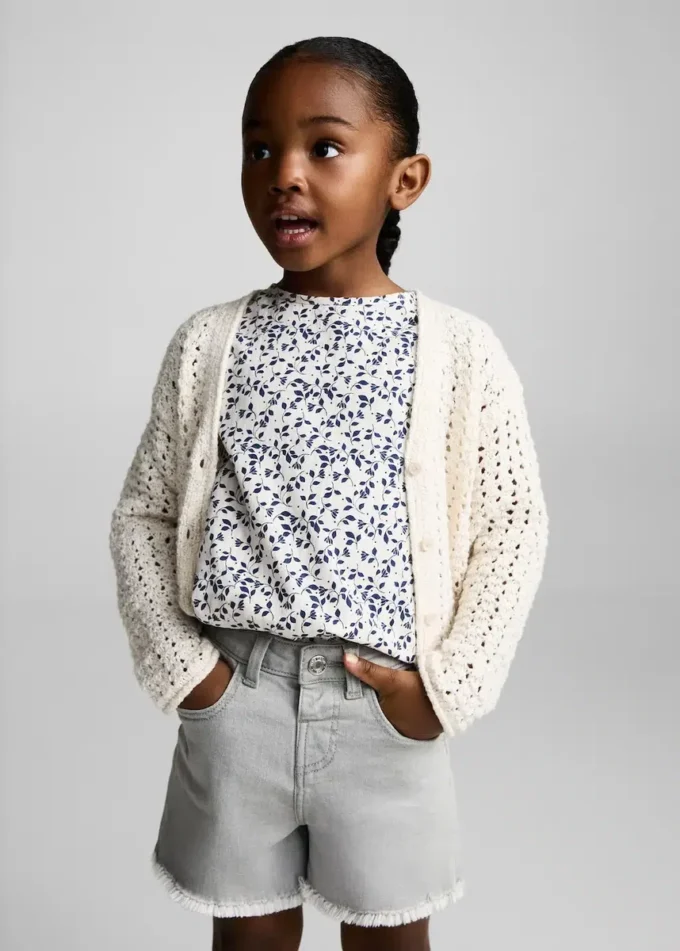 Džínové kraťasy s roztřepeným lemem