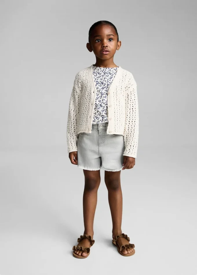 Džínové kraťasy s roztřepeným lemem