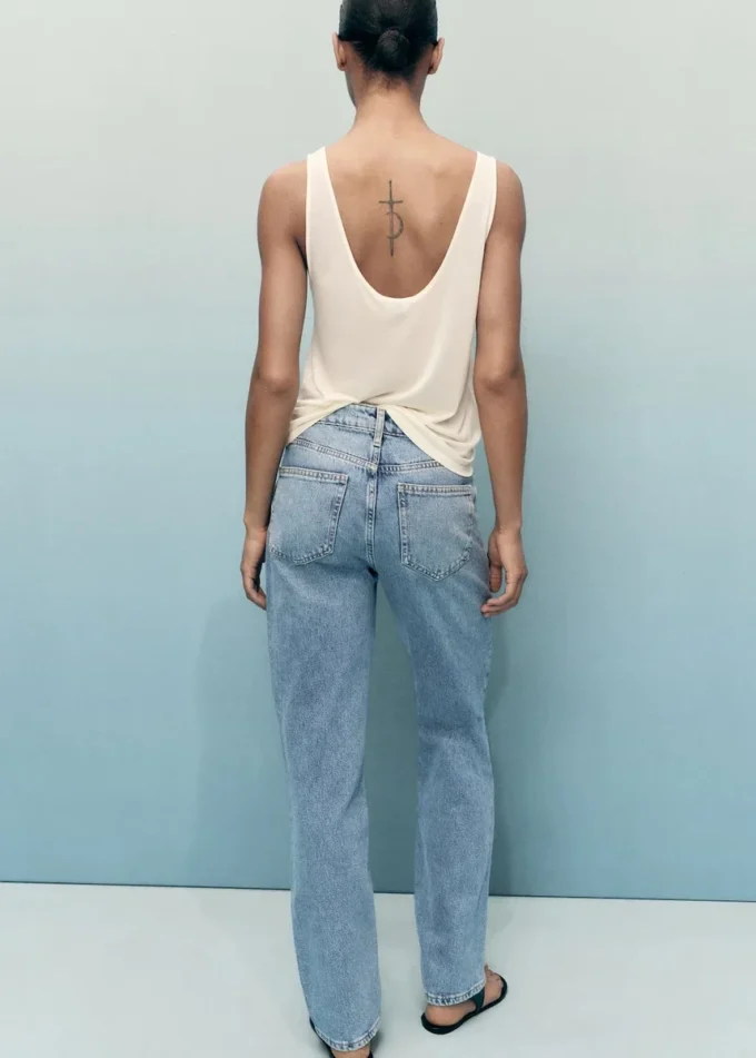 Džíny Matilda se středně vysokým pasem a rovným střihem Džíny Matilda se středně vysokým pasem a rovným střihem