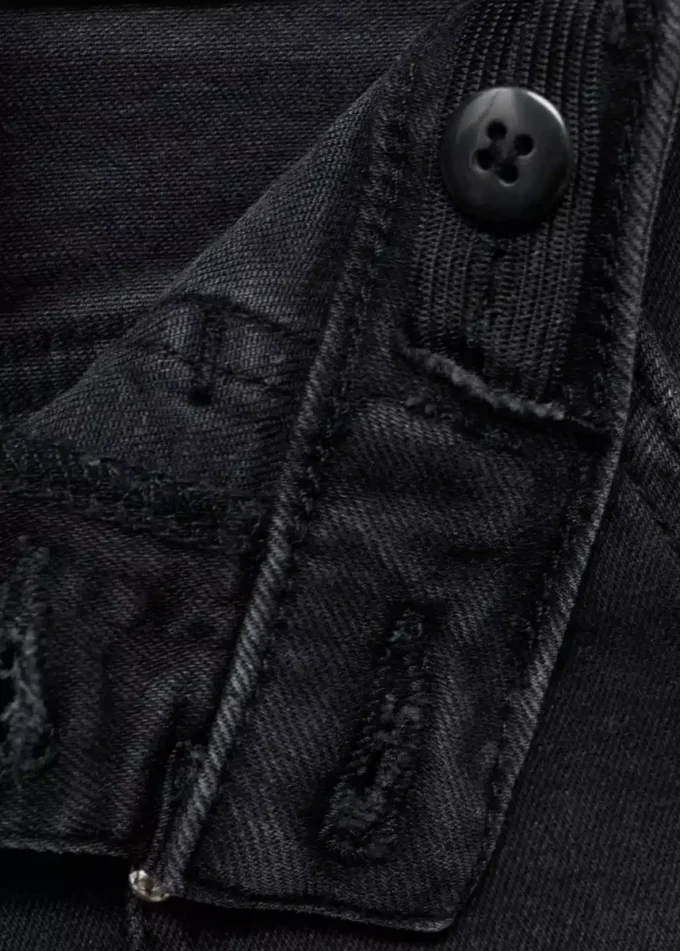 Džíny rovného střihu s cvočky