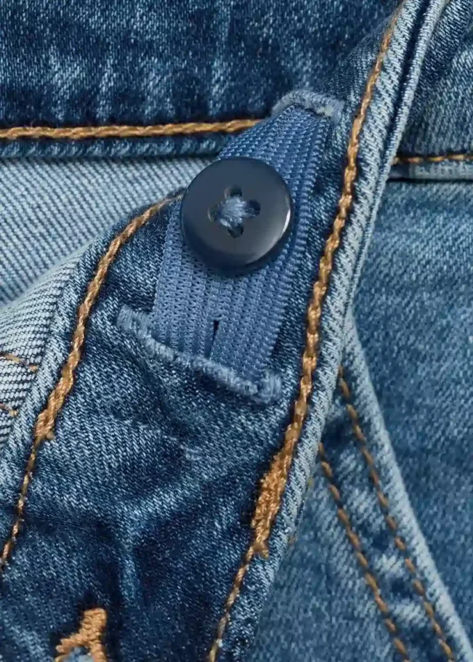 Džíny rovného střihu s kapsami