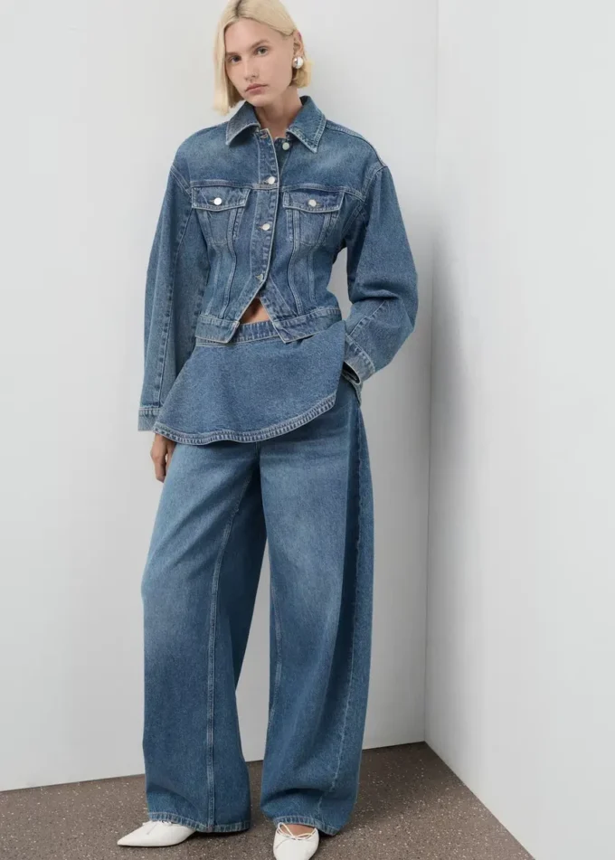 Džíny s balonovým střihem a středně vysokým pasem Džíny s balonovým střihem a středně vysokým pasem