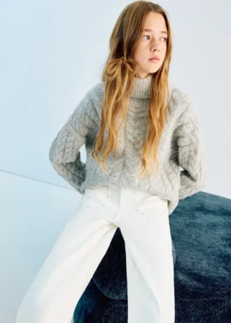 Džíny s cvočky ve tvaru hvězdy Džíny s cvočky ve tvaru hvězdy