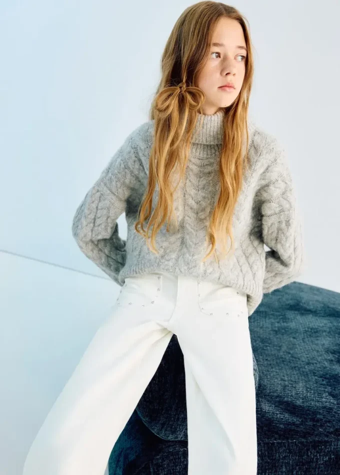 Džíny s cvočky ve tvaru hvězdy Džíny s cvočky ve tvaru hvězdy