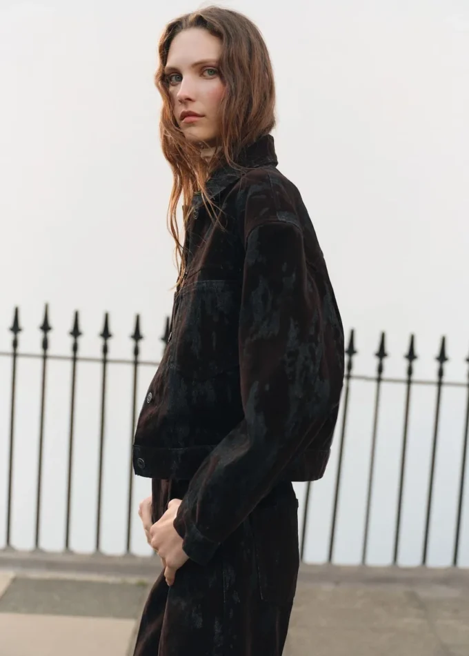 Džíny s širokými nohavicemi a devoré efektem