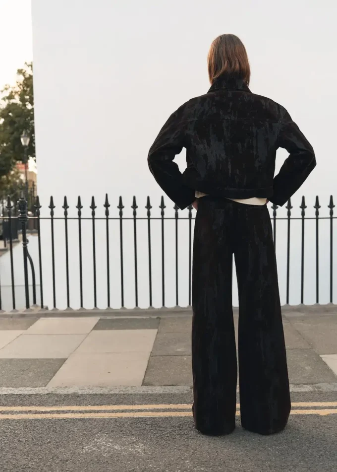 Džíny s širokými nohavicemi a devoré efektem