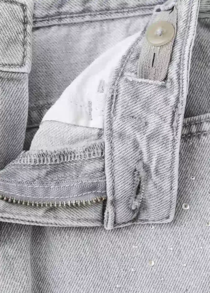 Džíny s širokými nohavicemi a kamínky Džíny s širokými nohavicemi a kamínky