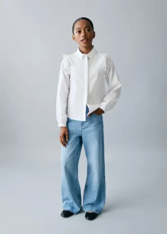 Džíny s širokými nohavicemi a nízkým roztřepeným lemem