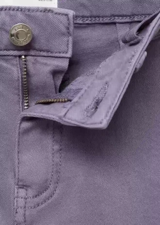 Džíny s širokými nohavicemi a nízkým roztřepeným lemem