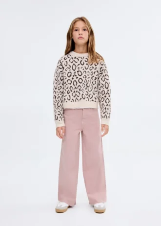 Džíny s širokými nohavicemi a nízkým roztřepeným lemem