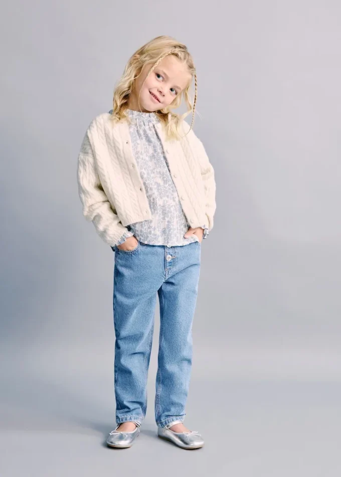 Džíny s knoflíky a papírovými kapsami Džíny s knoflíky a papírovými kapsami