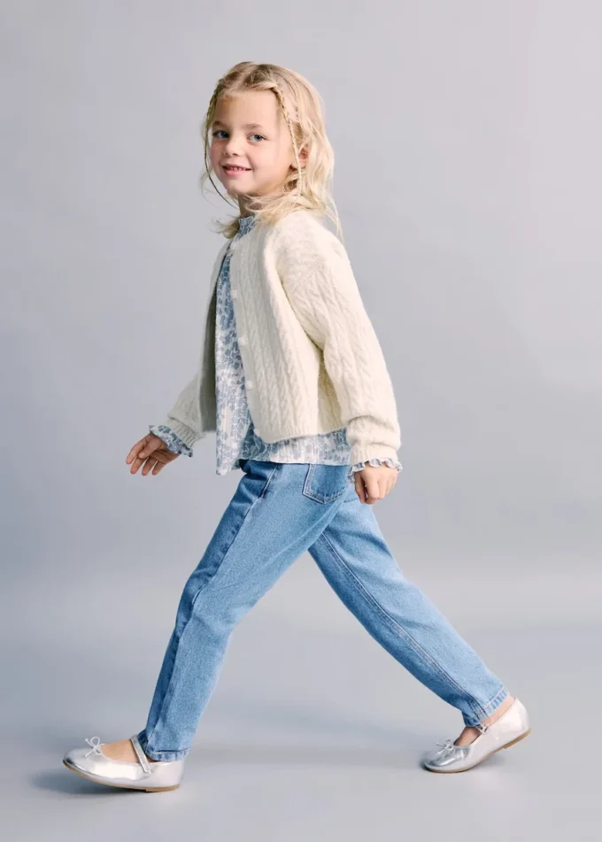 Džíny s knoflíky a papírovými kapsami Džíny s knoflíky a papírovými kapsami