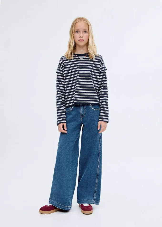 Džíny s nízkým pasem a cvočky Džíny s nízkým pasem a cvočky