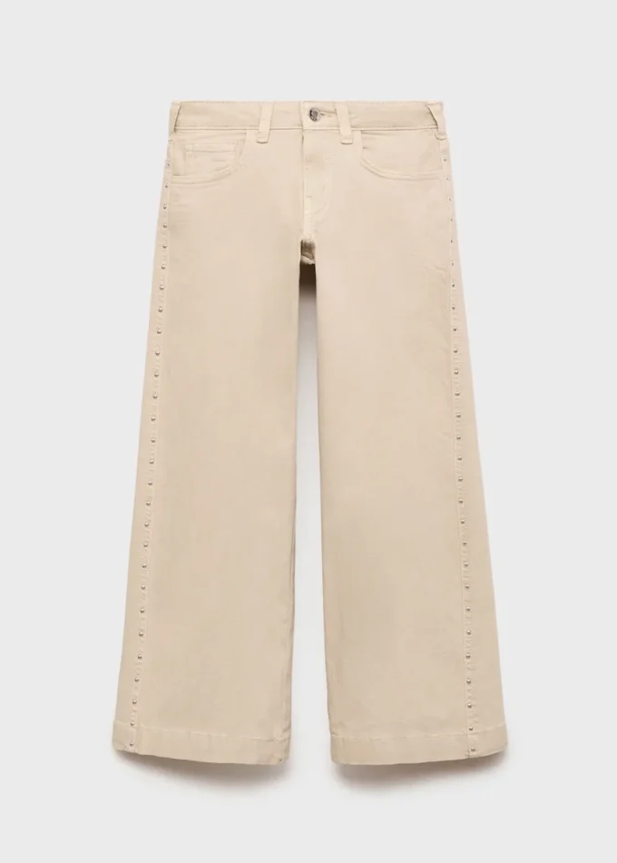 Džíny s nízkým pasem a cvočky Džíny s nízkým pasem a cvočky