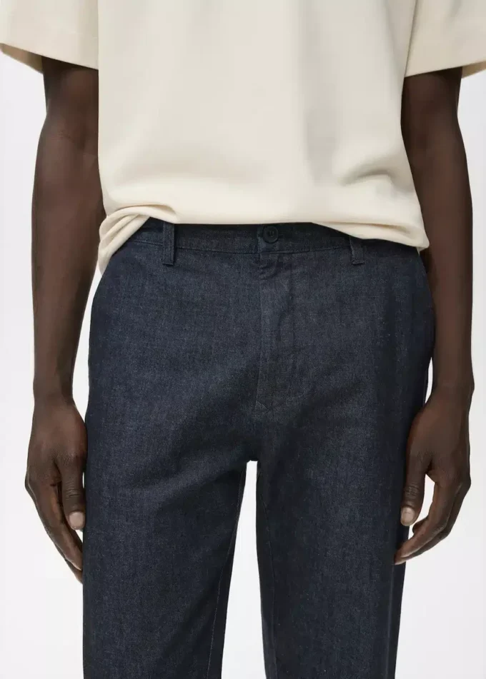 Džíny s rovným střihem v tmavé barvě Džíny s rovným střihem v tmavé barvě