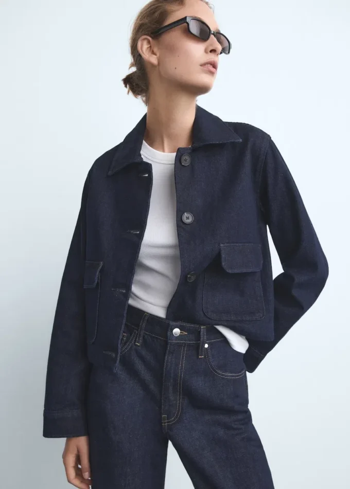 Džíny s rovnými nohavicemi a otvory Džíny s rovnými nohavicemi a otvory