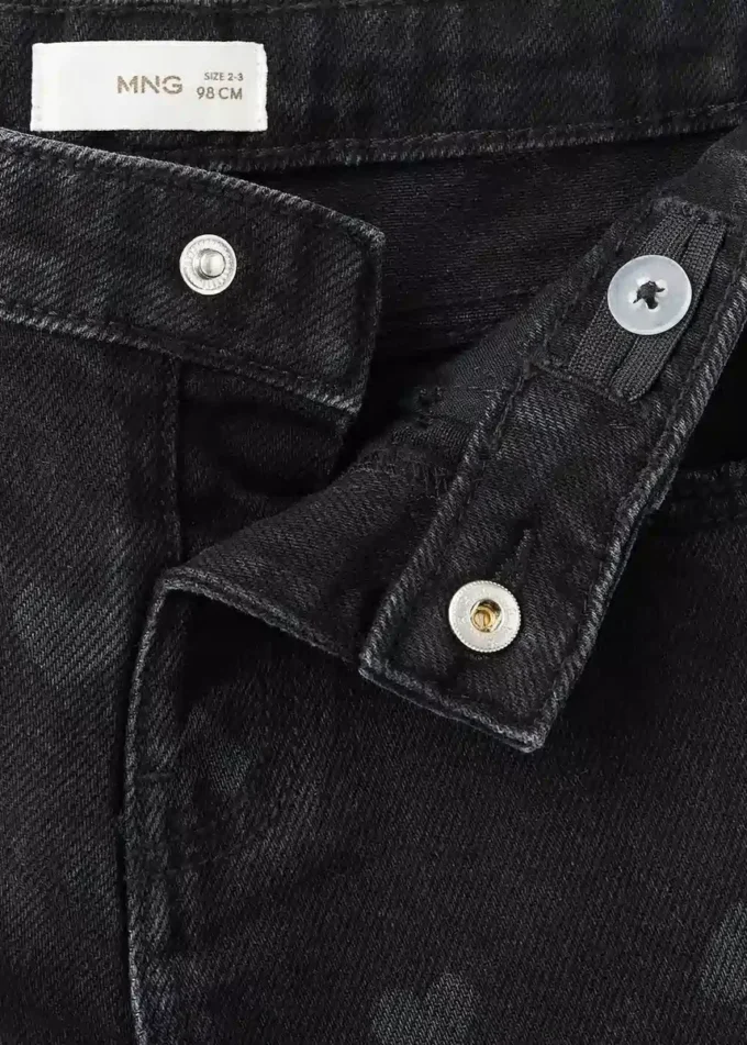 Džíny s rovnými nohavicemi a srdíčky Džíny s rovnými nohavicemi a srdíčky