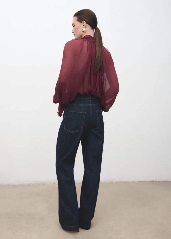 Džíny s rovnými nohavicemi a zapínáním na knoflíky Džíny s rovnými nohavicemi a zapínáním na knoflíky