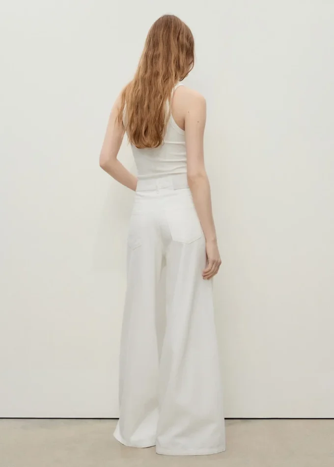 Džíny s vysokým pasem a širokými nohavicemi Džíny s vysokým pasem a širokými nohavicemi