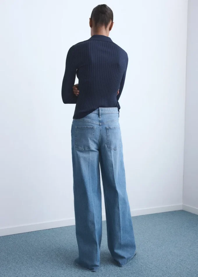 Džíny s vysokým pasem a širokými nohavicemi Džíny s vysokým pasem a širokými nohavicemi