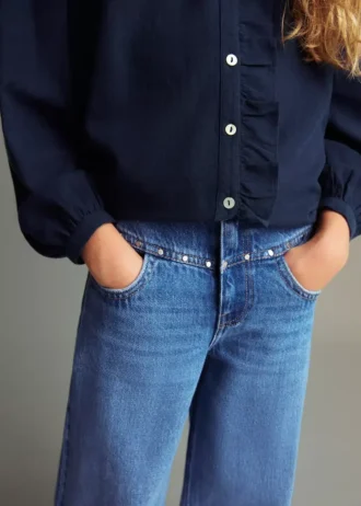 Džíny se širokými nohavicemi a cvočky