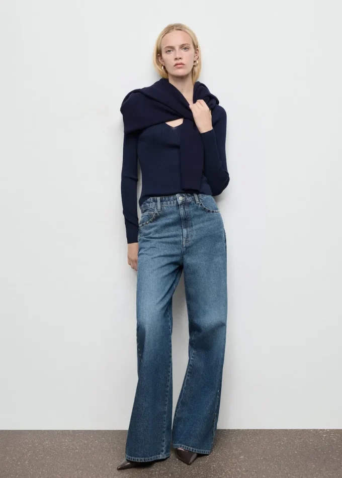 Džíny se širokými nohavicemi a cvočky Džíny se širokými nohavicemi a cvočky