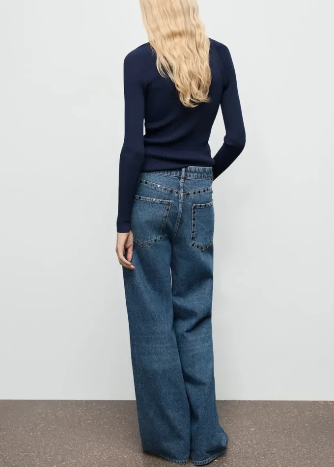 Džíny se širokými nohavicemi a cvočky Džíny se širokými nohavicemi a cvočky