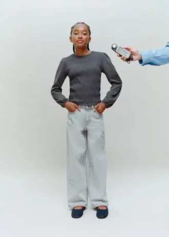 Džíny se širokými nohavicemi a hvězdami