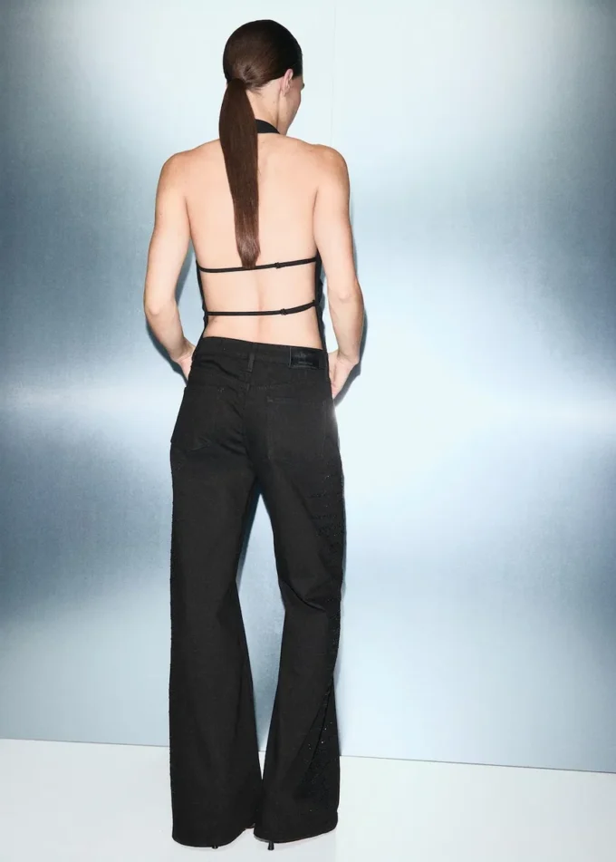 Džíny se širokými nohavicemi a kamínky Džíny se širokými nohavicemi a kamínky