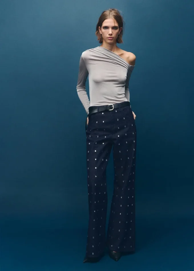 Džíny se širokými nohavicemi a krystaly Džíny se širokými nohavicemi a krystaly